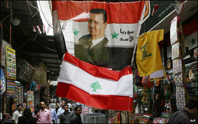 پرچم لبنان و سوریه در بازار دمشق