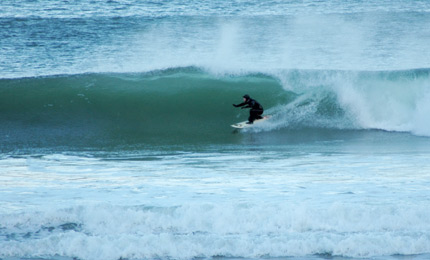 Drop-knee style. Mark Leonard hits the sweet spot. Donegal beachie. Pic: Josh 1/07