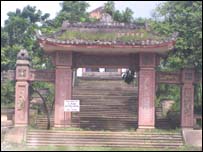 Cổng vào Đền Tử Sĩ tại Thủ Đức-ảnh của người viết bài