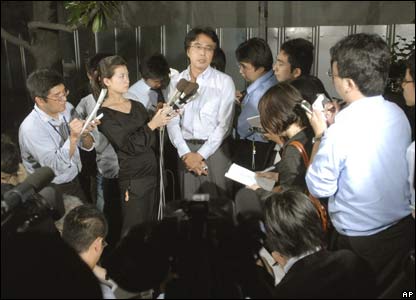 APF News representative Toru Yamaji speaks to journalists.