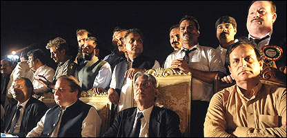 نواز شریف، اعتزاز احسن، جاوید ہاشمی اور دیگر رہنما