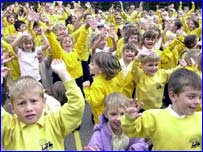 英国每天230名小学生因酗酒、吸毒、暴力和性行为被开除学籍