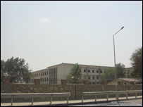 يوه ماڼۍ او زردريڅې 