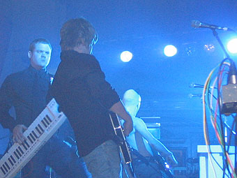 Ashokan yn perfformio