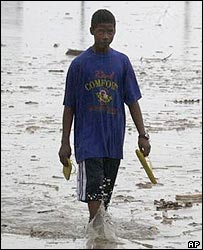 Chuvas e ventos fortes do furacão Ivan na Jamaica