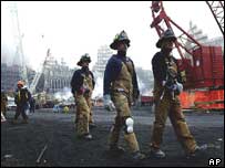 asiči na místě, kde stálo Světové obchodní středisko v New Yorku