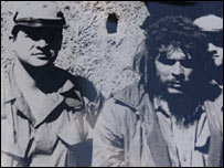 موت سے چند گھڑی پہلے لی گئی چی گویرا کی تصویر۔ اس کے بعد انہیں فوراً گولی مار دی گئی تھی