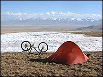 Pete Jones's camp and bike in the Tienshan mountains, China (image: www.bikemagic.com)