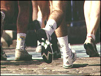 Pessoas correndo em uma maratona