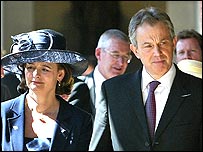 Ông Tony Blair và vợ là bà Cherie Booth