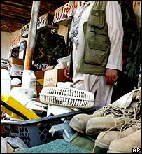 يک بازار در کنار پايگاه هوايی بگرام