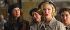Kirsten Dunst and Julia Roberts in Mona Lisa Smile