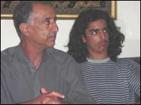 طلال بگٹی اور ان کے صاحبزادے 