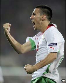 Popov yn dathlu ei gôl Popov yn dathlu ei gôl