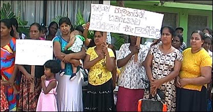 Families of Sri Lankan fishermen in Indian custody protest in Chilaw (photo: Prasad Purnimal Jayamanne)