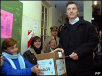 Maurício Macri vota no segundo turno em Buenos Aires