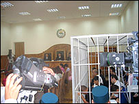 Ўзбекистон Олий маҳкамасида ўтган Андижон воқеаларида айбланганлар устидан дастлабки маҳкама