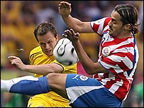 Cena do jogo Suécia x Paraguai