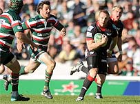 Morgan Stoddart sgoriodd unig gais y Scarlets