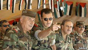 بشار اسد و نظامیان
