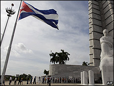 La bandera cubana ondea en La Habana (Foto Raquel Roque)
