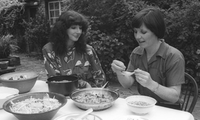 Delia Smith demos vegetarian cooking to Kate Bush - 1979.