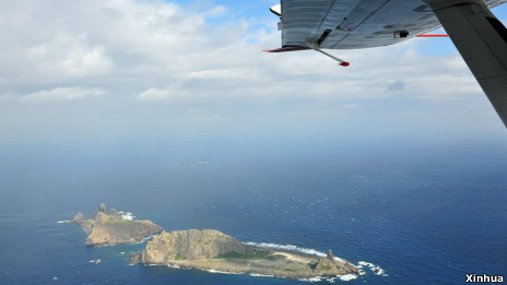12月13日,中国海监B-3837飞机抵达钓鱼岛上空(13/12/2012)