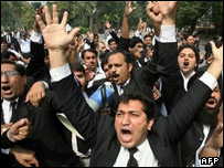 حقوقدانان مخالف مشرف