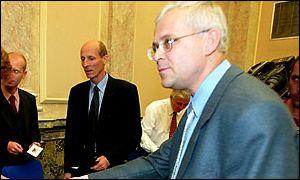 Vláda se sejde bez premiéra a dvou ministrů, kteří budou v Polsku