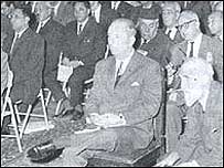 لويه جرگه نشست سنتی افغانستان برای حل مسايل و امور مربوط به کشور است