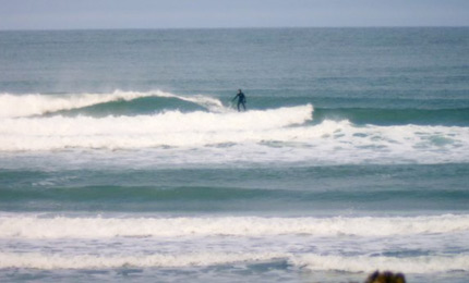St Patricks day, Oregon style, W7 at 10sec’s S-SW winds and Mekenas' crew find some cold but nice looking longboard lines. Mar 07