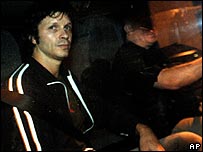 Bertrand Cantat saindo da cadeia