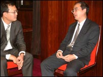 Ông Nguyễn Thiện Nhân trả lời BBC trong một chuyến đến London tháng 11.2003