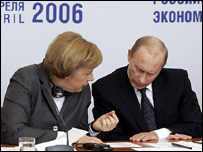 Vladimir Putin e Angela Merkel