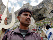 یاتری ہندو شِو بھگوان کے نشان کے ساتھ