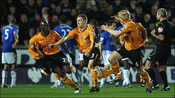 Dawson scores a screamer in Hull's 3-2 win over Everton