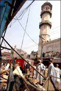 پشاور میں ایک افغان ہوٹل میں دھماکہ