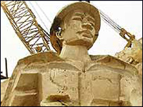 Chuyển tượng đài chiến sĩ lên Điện Biên Phủ