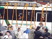 श्रीनगर-मुज़फ़्फ़राबाद बस