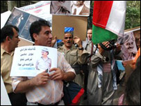 تظاهرکنندگان مخالف جمهوری اسلامی در اطراف مقر سازمان ملل درنيويورک/ عکس از ياسمن عامری