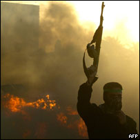 مقامات آمريکايی به طور خصوصی اذعان داشته اند که برای موفقيت در عراق، بايد در اوضاع امنيتی، سياسی و بازسازی اقتصادی اين کشور پيشرفت حاصل شود 