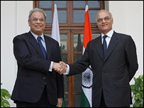 रियाज़ मोहम्मद ख़ान और शिव शंकर मैनन