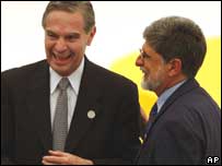 O ministro das Relações Exteriores, Celso Amorim, e o secretário de Relações Exteriores do México, Luis Ernesto Derbez, em Guadalajara