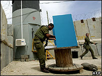 Bir ordu üssündeki sandık