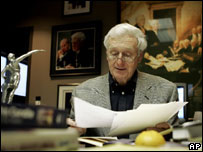 Wikipedia descreveu John Seigenthaler, fundador do jornal 'USA Today', como suspeito do assassinato dos Kennedys