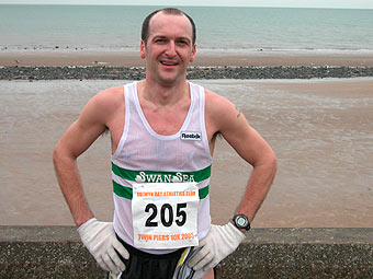 Jamie Lewis, yr enillydd. 