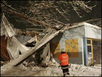 Bombeiro alemão no local do acidente