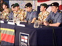 Nhóm lính thủy vừa được trả tự do