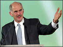 PASOK lideri Papandreu bir seçim mitinginde