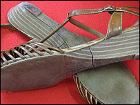 broken_shoes203.jpg